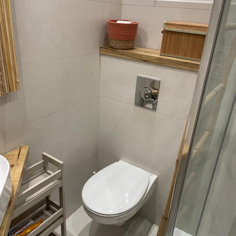 Grand F2 quartier Les Plaines, Boulouris proche mer et port Santa-Lucia - Apartment mit 1 Schlafzimmer - 12
