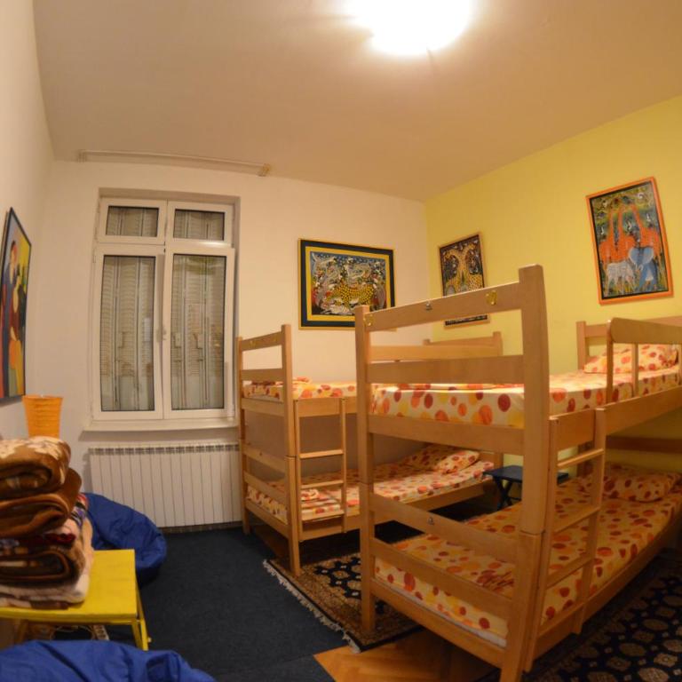 Sun Hostel - Krevet u 6-krevetnoj Mešanoj Spavaonici - 3