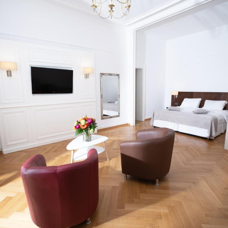 Hotel Helvetie Montreux - Superior Room with Balcony and Lake View - 8