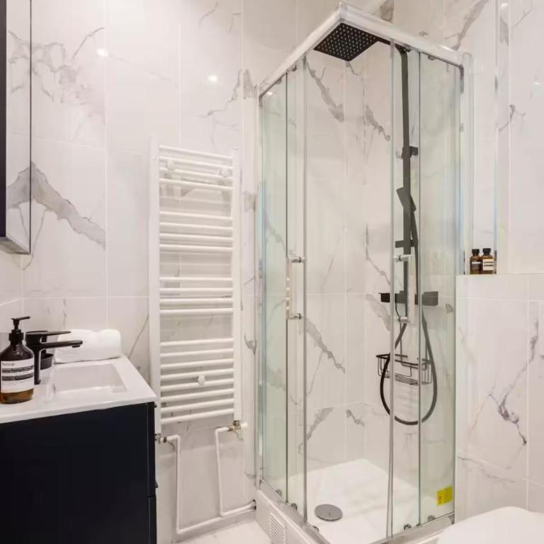 Cozy studio Paris 17th near Arc de Triomphe - Appartement - 11