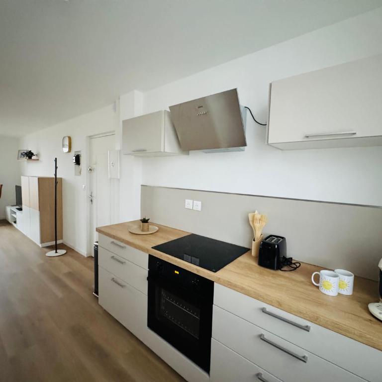 Appartement lumineux et calme Plage et commerces - Two-Bedroom Apartment - 11
