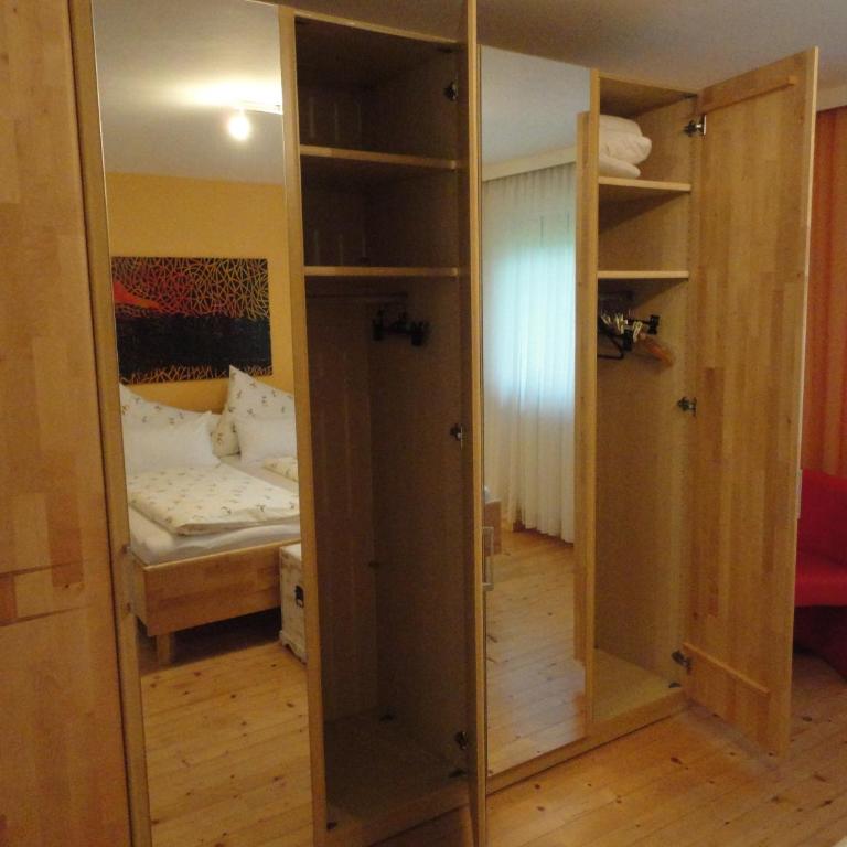 Apartment bei Anna - Two-Bedroom Apartment with Bathroom - 26