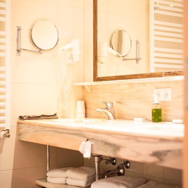 Landhotel Alpenhof Filzmoos - Familiensuite (2 Erwachsene und 3 Kinder) - 5