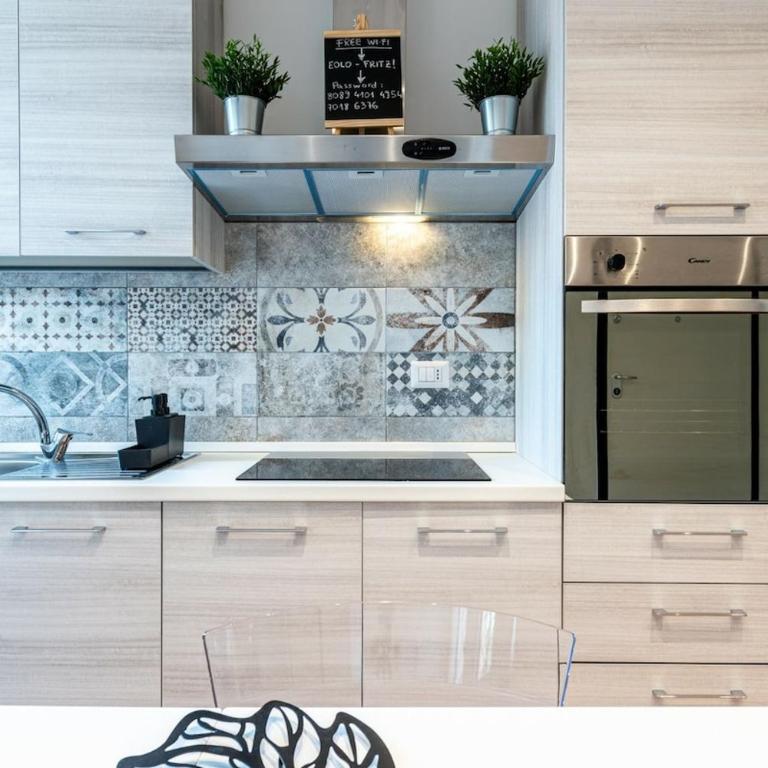 Iris Apartment with Jacuzzi - Easy City Access - Appartamento con 1 Camera da Letto - 12