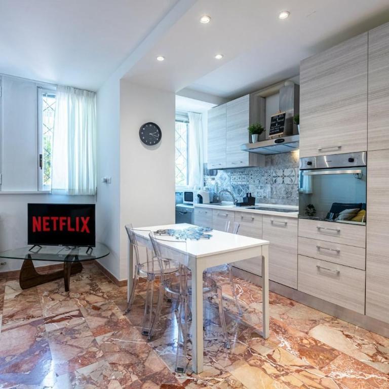 Iris Apartment with Jacuzzi - Easy City Access - Appartamento con 1 Camera da Letto - 18