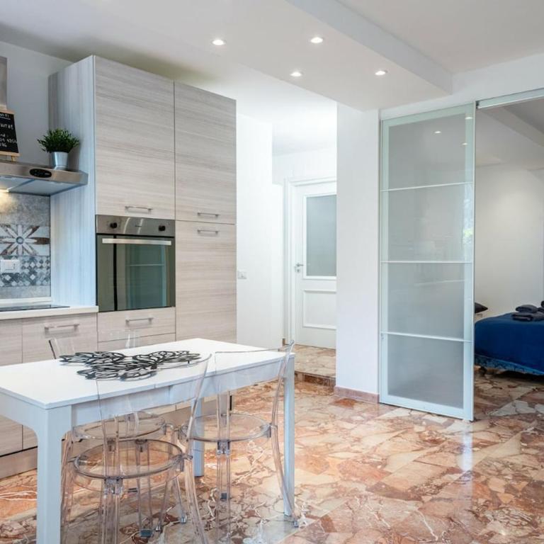Iris Apartment with Jacuzzi - Easy City Access - Appartamento con 1 Camera da Letto - 22