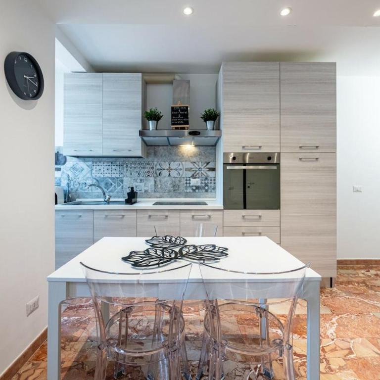 Iris Apartment with Jacuzzi - Easy City Access - Appartamento con 1 Camera da Letto - 29