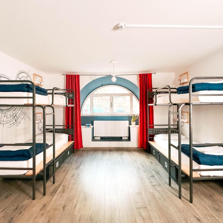 Ostello Bello Genova - Posto Letto in Dormitorio con 6 Letti - 1