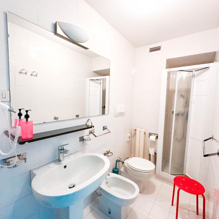 Ostello Bello Genova - Posto Letto in Dormitorio con 6 Letti - 8