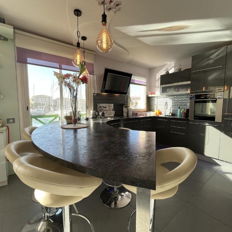 SUR LES QUAIS DE PORT FREJUS, magnifique T2, 4 per - Appartamento con 1 Camera da Letto, Vista Mare e Terrazza - 3