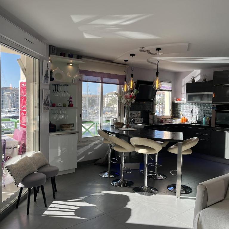 SUR LES QUAIS DE PORT FREJUS, magnifique T2, 4 per - Appartamento con 1 Camera da Letto, Vista Mare e Terrazza - 15