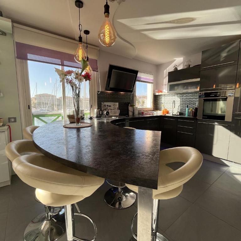 SUR LES QUAIS DE PORT FREJUS, magnifique T2, 4 per - Appartamento con 1 Camera da Letto, Vista Mare e Terrazza - 17