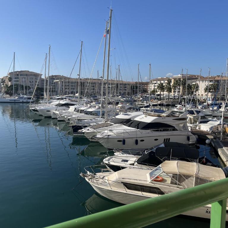 SUR LES QUAIS DE PORT FREJUS, magnifique T2, 4 per - Appartamento con 1 Camera da Letto, Vista Mare e Terrazza - 19