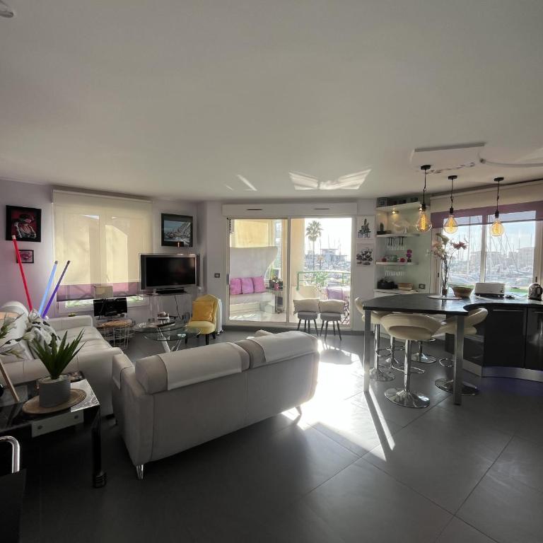 SUR LES QUAIS DE PORT FREJUS, magnifique T2, 4 per - Appartamento con 1 Camera da Letto, Vista Mare e Terrazza - 25