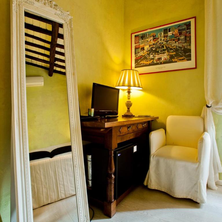 LM Suites Spagna - Camera Matrimoniale - 7