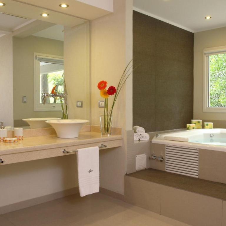 Gala Apart Boutique & Spa -Sólo para Adultos- - Habitación con cama grande y bañera de hidromasaje - 12