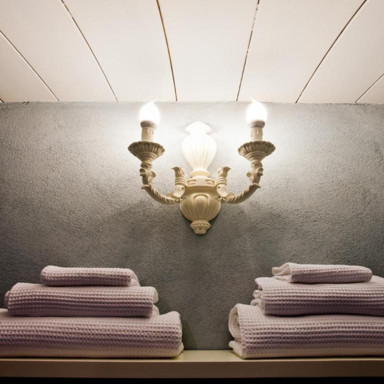 LM Suites Spagna - Camera Matrimoniale - 12