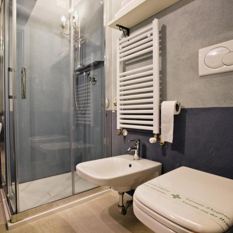 LM Suites Spagna - Camera Matrimoniale - 8
