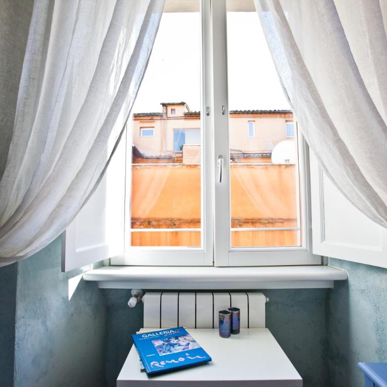 LM Suites Spagna - Camera Matrimoniale - 9