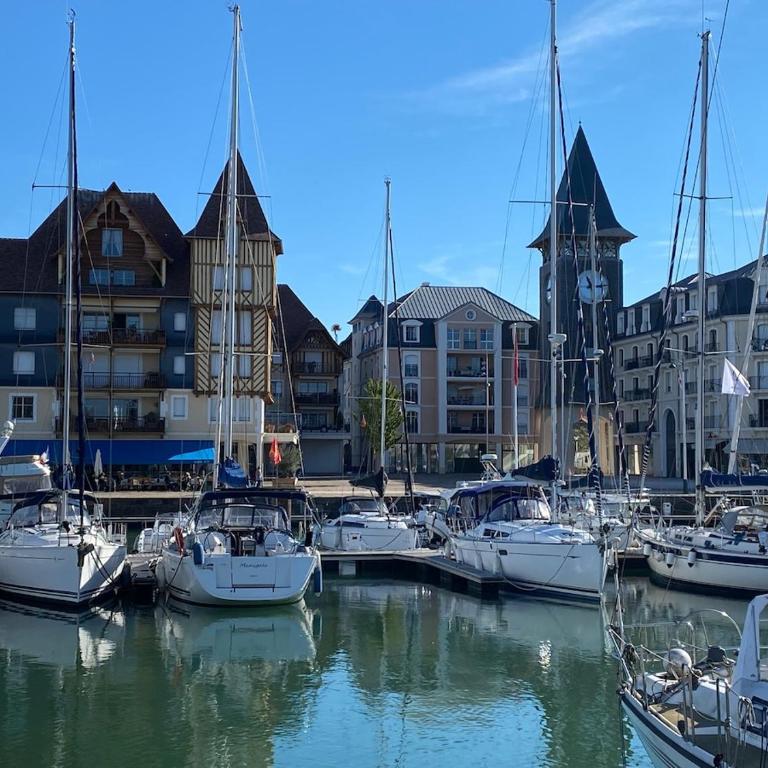 Vue mer exceptionnelle Studio avec Parking au Port de Deauville - Apartamento de 2 dormitorios - 3