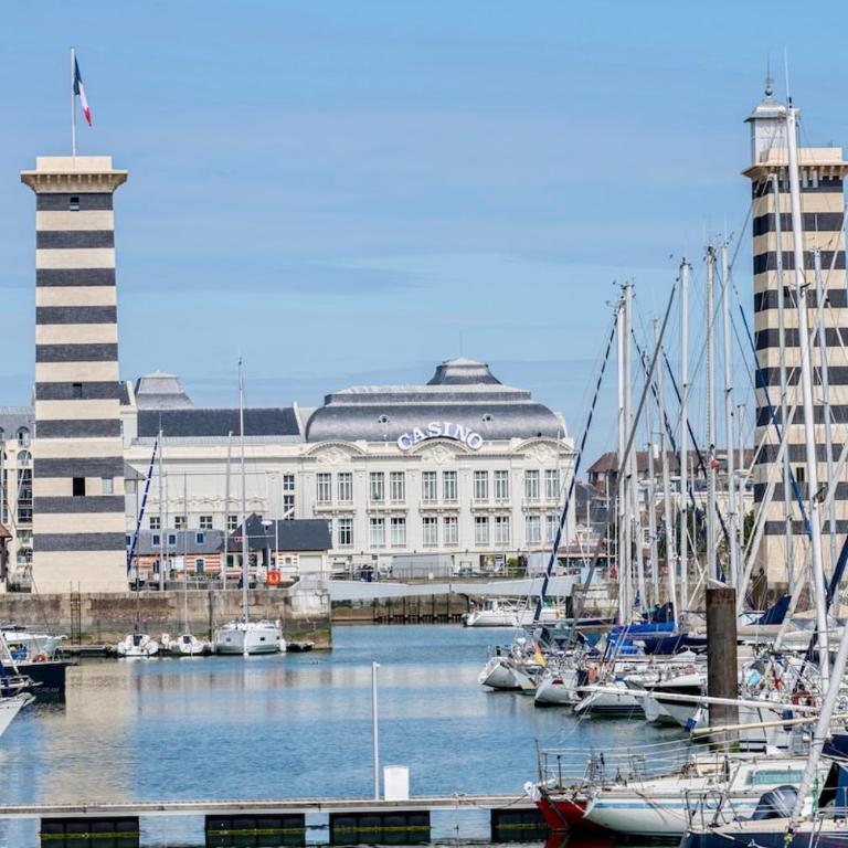 Vue mer exceptionnelle Studio avec Parking au Port de Deauville - Apartamento de 2 dormitorios - 19