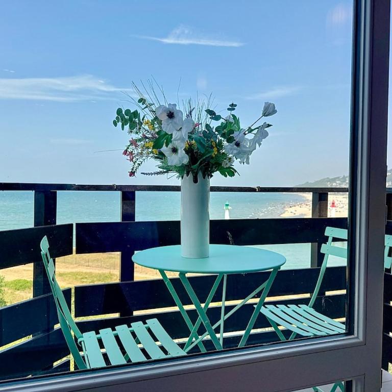 Vue mer exceptionnelle Studio avec Parking au Port de Deauville - Apartamento de 2 dormitorios - 1