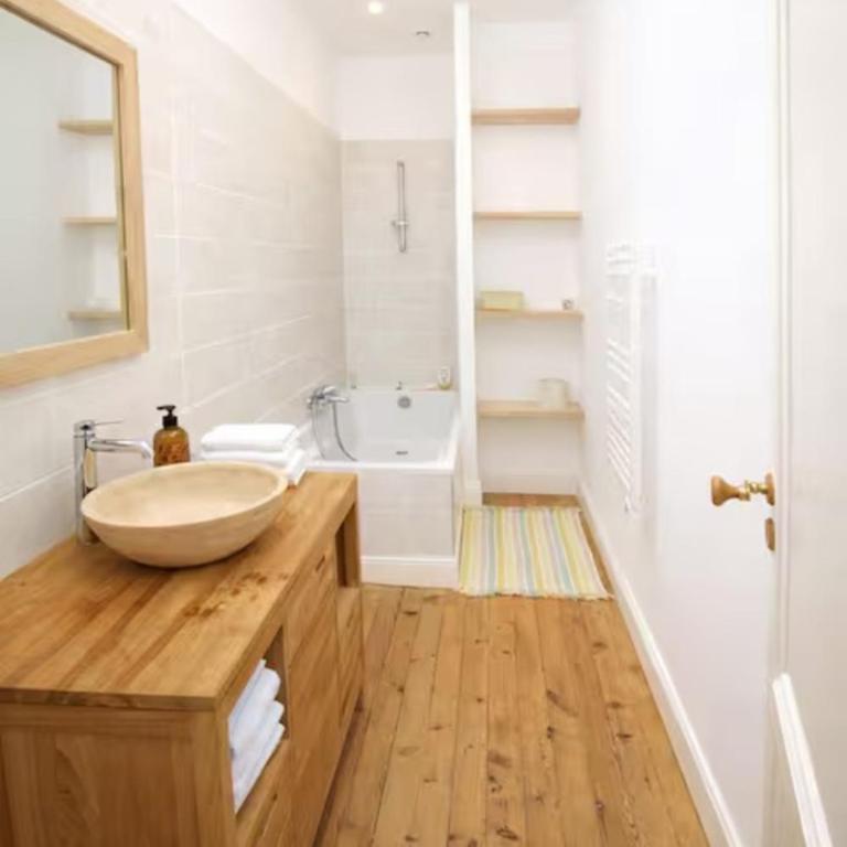 Villa familiale rénovée à Arcachon avec 6 ch, 4 sdb, entre 8 à 10 pers - Villa - 10