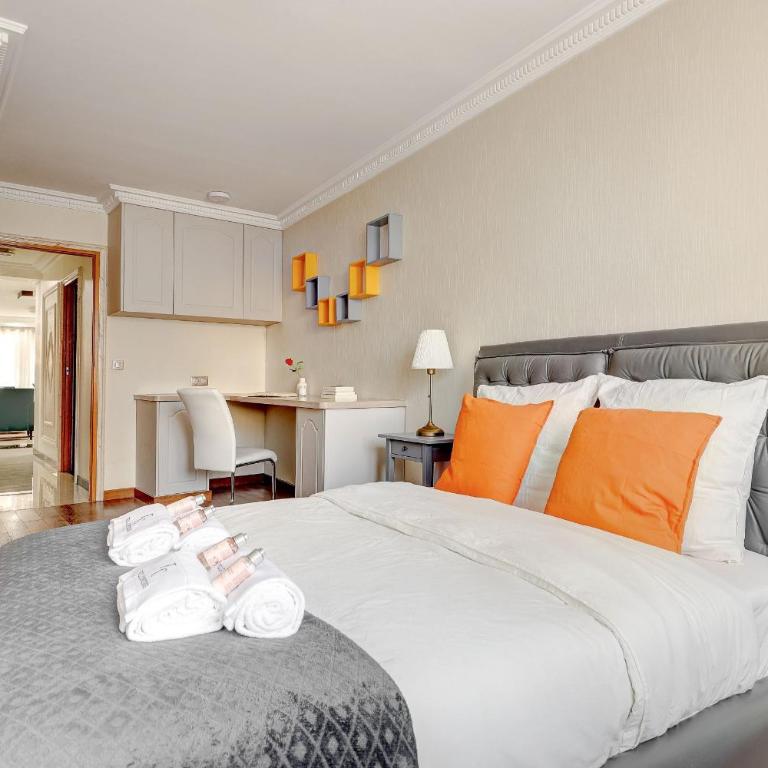 Suite Belleville, Noblesse au cœur de la capitale - Three-Bedroom Apartment - 2