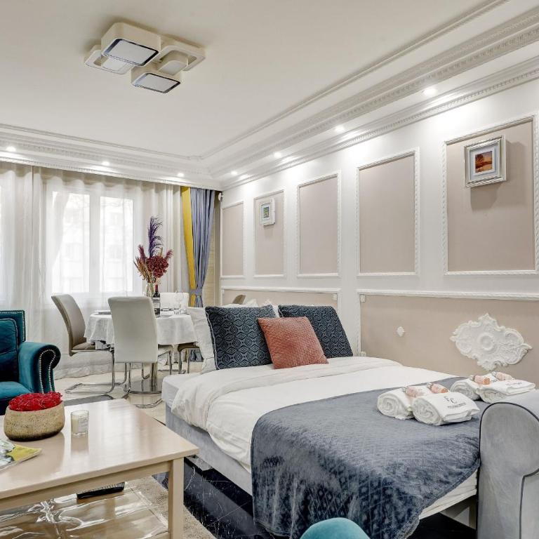 Suite Belleville, Noblesse au cœur de la capitale - Three-Bedroom Apartment - 12