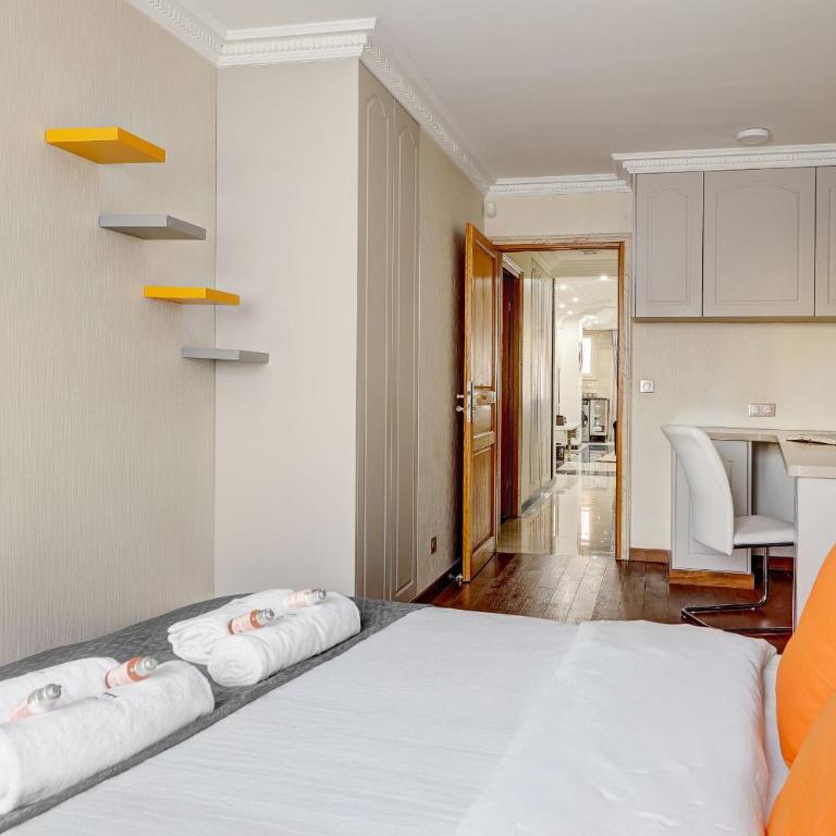 Suite Belleville, Noblesse au cœur de la capitale - Three-Bedroom Apartment - 14