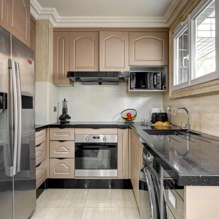 Suite Belleville, Noblesse au cœur de la capitale - Three-Bedroom Apartment - 16