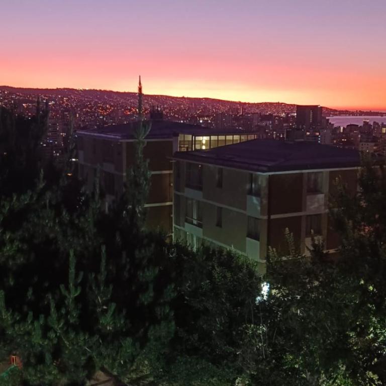 Departamento en Viña del Mar cercano al centro - Three-Bedroom Apartment - 1