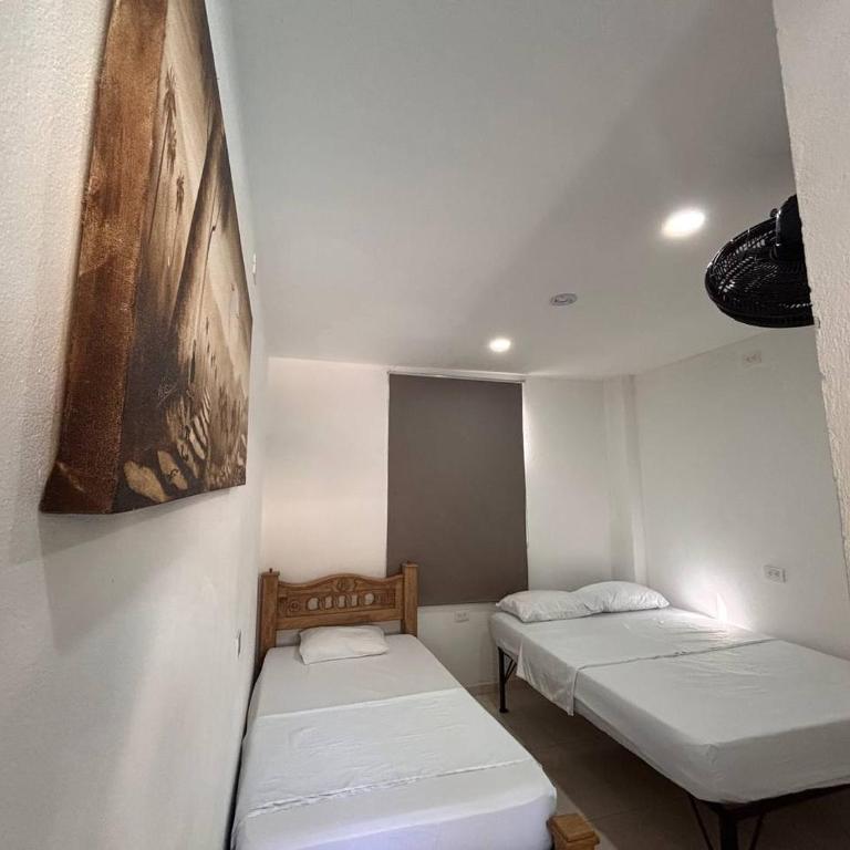 Hostal Los Arhuacos - Habitación Doble con baño - 2 camas - 3
