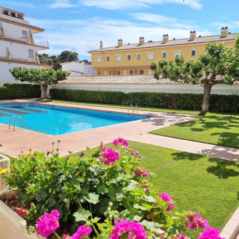 Apartamento en L'Escala con terraza y piscina, cerca de la playa - HISP-236-97 - Apartment - 1