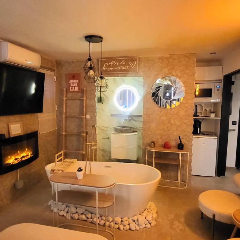 CASA LOVE Mandelieu - Apartamento de 1 dormitorio con bañera de hidromasaje - 1