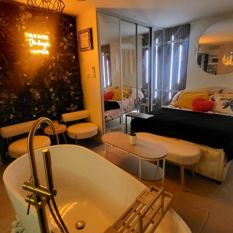 CASA LOVE Mandelieu - Apartamento de 1 dormitorio con bañera de hidromasaje - 8