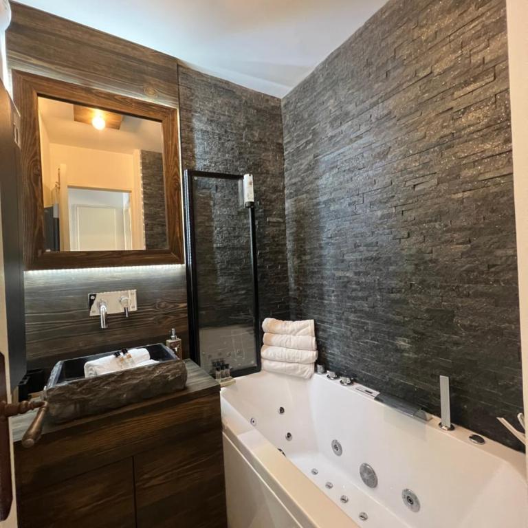 Luxueux appartement avec jacuzzi, pour 4 personnes, vue incroyable immense terrasse - Apartment mit 1 Schlafzimmer - 7