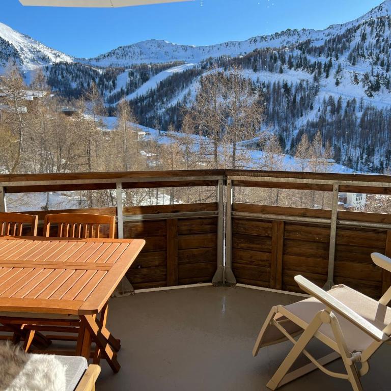 Pour 4 personnes, exceptionnel, au calme, vue époustouflante, terrasse, Tout pédestre à 10m du funiculaire, jacuzzi balnéothérapie - Appartement - 2