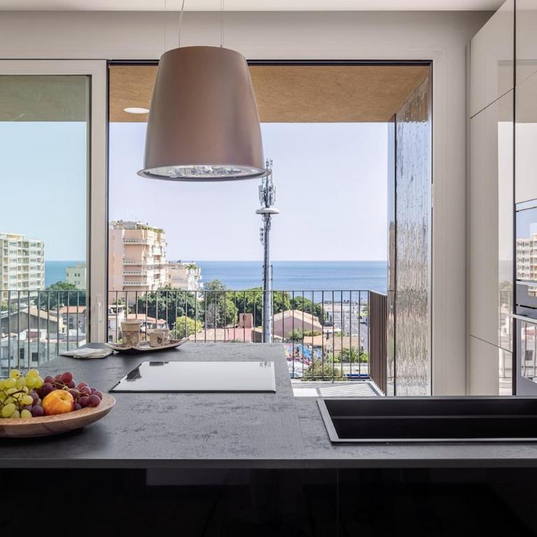 Top-Floor Sea View with Pool Access - One-Bedroom Apartment - 2