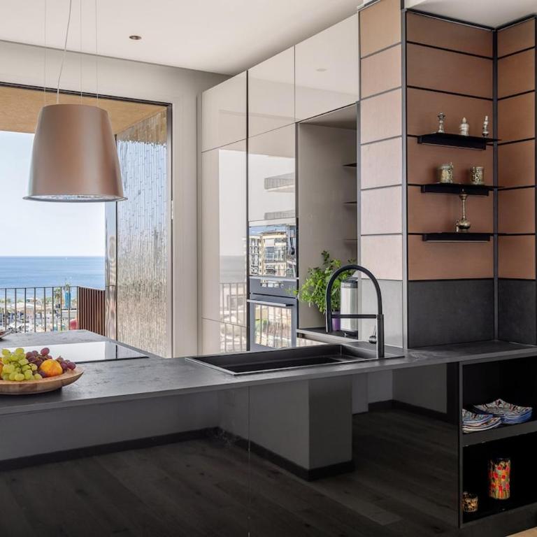 Top-Floor Sea View with Pool Access - One-Bedroom Apartment - 5