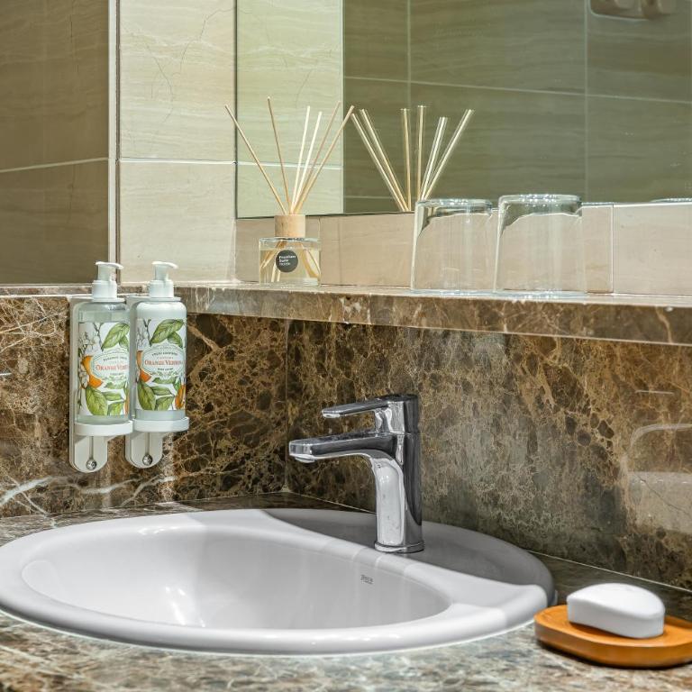 Acacia Suite - Superior Suite with Kitchenette - 23
