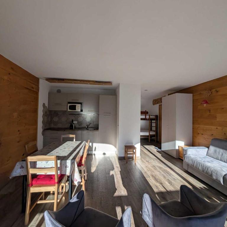 Studio cosy proche pistes et commerces avec balcon - FR-1-445-124 - Studio - 11