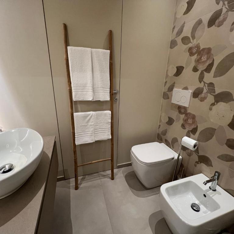 Suites 4 you - Deluxe Suite with Spa Bath - 2