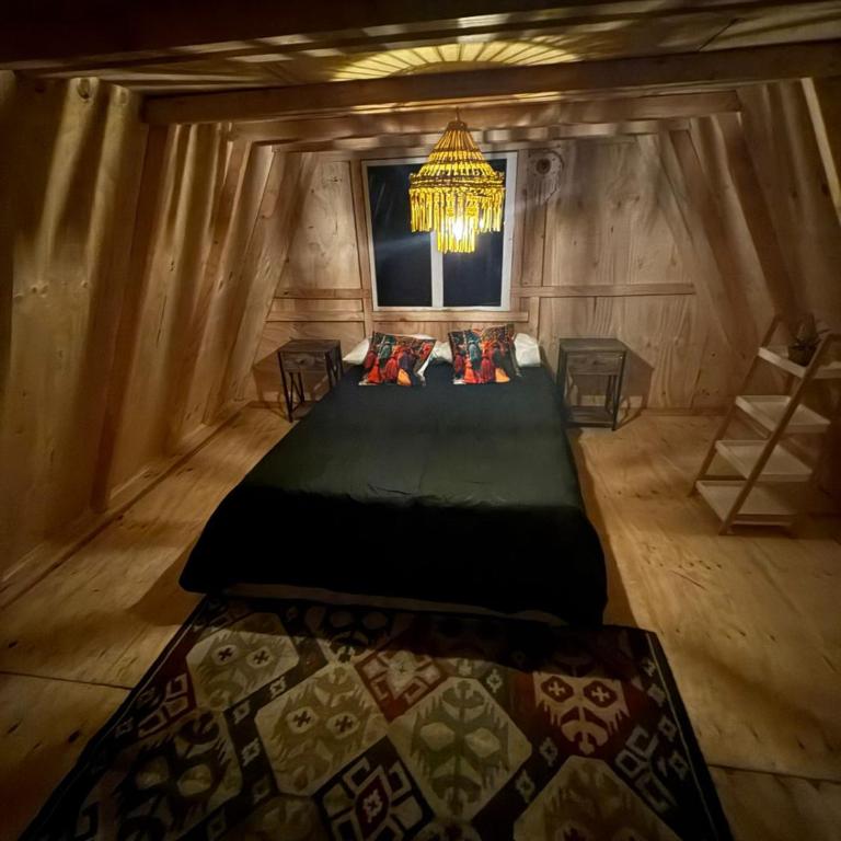 Bungalow con acceso privado al rio, tinaja y camas de cuarzo, baño fuera del bungalow - Tent - 9