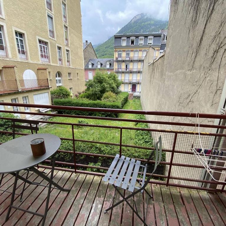 Studio confortable 4 pers. avec mezzanine et balcon au centre de Cauterets - FR-1-812-112 - Apartment - 10