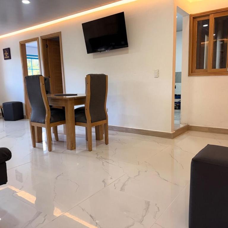 Apartamento céntrico, Guatape, cerca al malecon - Apartamento de 3 dormitorios - 2