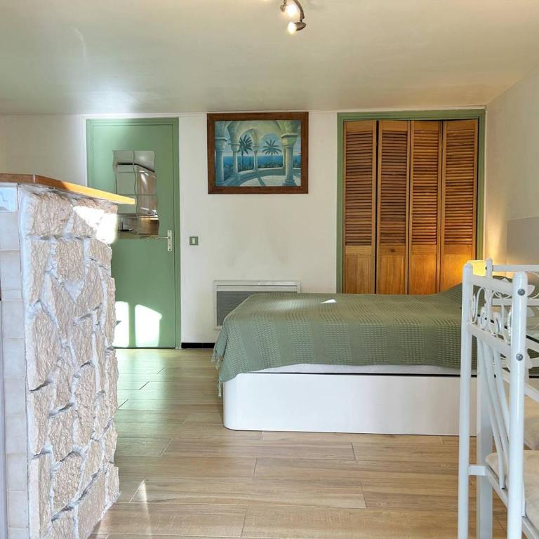 BO015-222 Studio 2 couchages BORMES LES MIMOSAS - Monolocale - 1