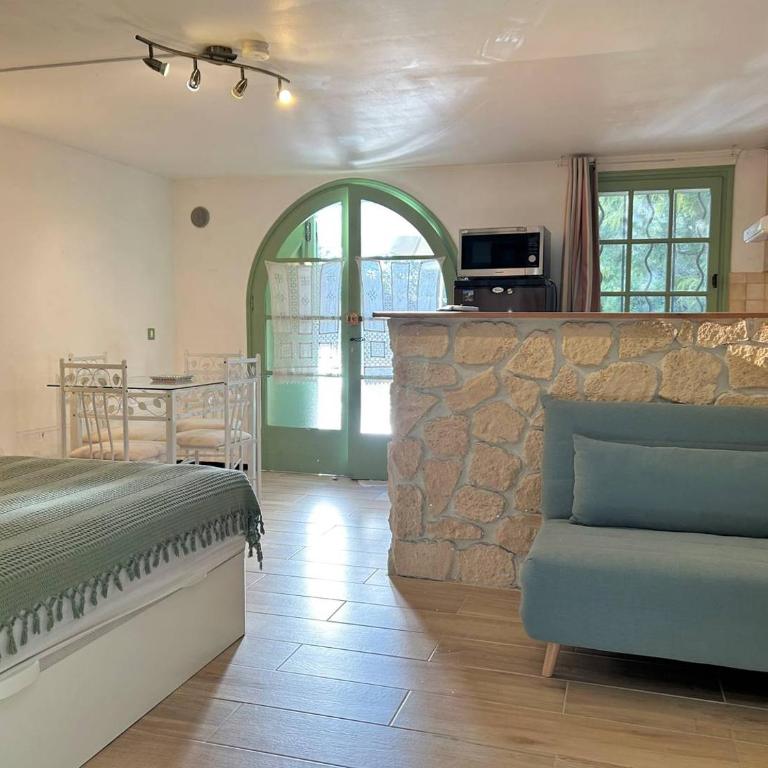BO015-222 Studio 2 couchages BORMES LES MIMOSAS - Monolocale - 4