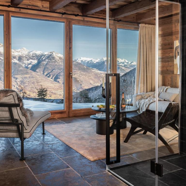 HelloCHALET Chalet Les Fleurs - Scenic Alpine Escape 70 metres from the cable car - Chalet Superior - 1