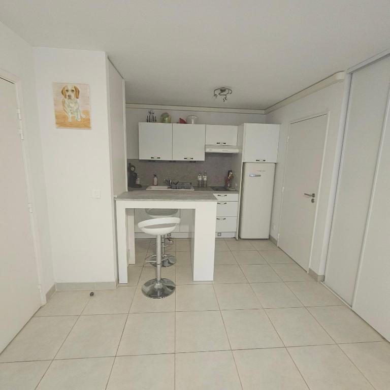 Appartement 3 pièces proche tous commerces - Appartement 2 Chambres - 14